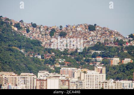 Rocinha Favela, Blick auf die Lagune von Rodrigo de Freitas in Rio de Janeiro. Stockfoto