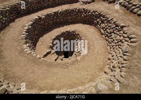 Cantalloc Aquädukt in der Stadt Nazca oder Nazca, Aquädukte oder Brunnen in Form einer Spirale oder, Peru, Inka-Architektur und Kultur. Stockfoto