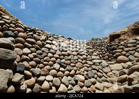 Cantalloc Aquädukt in der Stadt Nazca oder Nazca, Aquädukte oder Brunnen in Form einer Spirale oder, Peru, Inka-Architektur und Kultur. Stockfoto