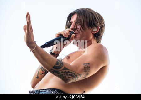 11/06/2022 - der italienische Rapper RKOMI spielt live auf den I-Days 2022 in Mailand, Italien vor IMAGINE DRAGONS Stockfoto