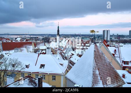 Tallinn City Mid-Winter in Snowy Estland Stockfoto