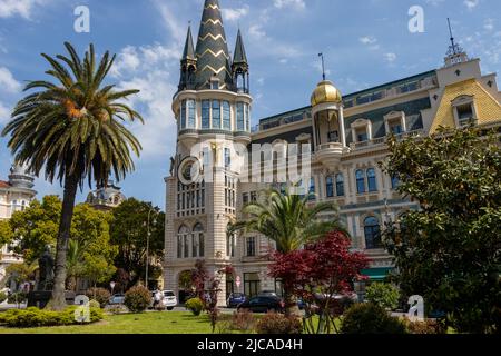 Batumi, Georgien - 15 2022. Mai: Europaplatz. Astronomische Uhr im Stadtzentrum von Batumi Stockfoto