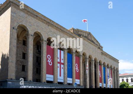 Tiflis, Georgien - Mai 17 2022: Parlamentsgebäude von Georgien Außenansicht Stockfoto