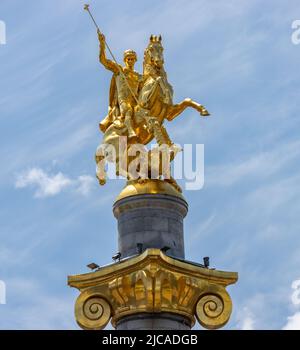 Tiflis, Georgien - 17 2022. Mai: Platz der Freiheit und das St. George Denkmal Stockfoto