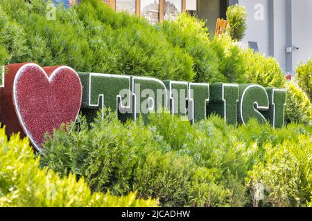 Tiflis, Georgien - Mai 17 2022: Tiflis Stadtzentrum Touristikschild Stockfoto