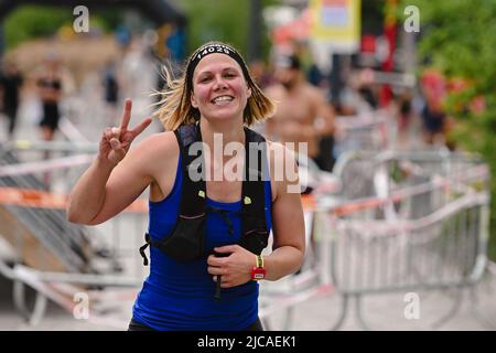 Encamp, Andorra : 2022. Juni 11 : die Teilnehmer nehmen am 11. Juni 2022 an der Hindernislauf-Challenge 2020 des Spartan Race in Andorra Teil. Stockfoto