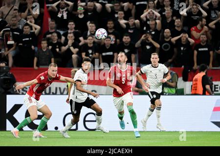 Budapest, Ungarn. 11.. Juni 2022. Fußball: Nations League A, Ungarn - Deutschland, Gruppenphase, Gruppe 3, Matchday 3, Puskás Aréna. Ungarns Attila Fiola (M) in Aktion. Quelle: Federico Gambarini/dpa/Alamy Live News Stockfoto