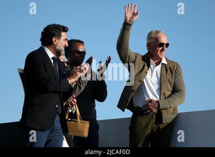 Seine Exzellenz Yasir Al-Rumayyan (links) und Greg Norman, CEO von LIV Golf (rechts), während des dritten Tages der LIV Golf Invitational Series im Centurion Club, Hertfordshire. Bilddatum: Samstag, 11. Juni 2022. Stockfoto