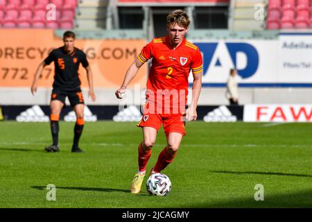 Llanelli, Wales. 11. Juni 2022. Finley Stevens aus Wales U21 während des UEFA-UU-21-Qualifier-Gruppenspiel zwischen Wales U21 und den Niederlanden U21 am 11. Juni 2022 im Parc y Scarlets in Llanelli, Wales, Großbritannien. Quelle: Duncan Thomas/Majestic Media. Stockfoto