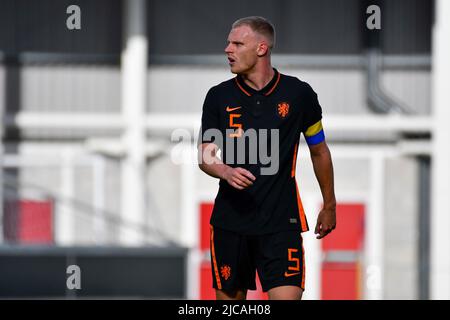 Llanelli, Wales. 11. Juni 2022. Mitchel Bakker aus den Niederlanden U21 während des UEFA-Spiels der U-21-Europameisterschaft der Qualifikationgruppe E zwischen Wales U21 und den Niederlanden U21 im Parc y Scarlets in Llanelli, Wales, Großbritannien, am 11. Juni 2022. Quelle: Duncan Thomas/Majestic Media. Stockfoto