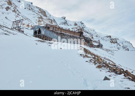 Eine alte, verlassene Kohlemine in Longyearbyen auf Svalbard, Norwegen Stockfoto