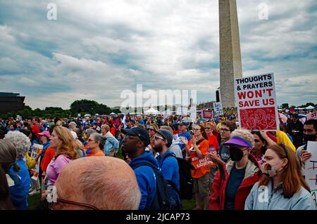 Washington DC, USA. 11. Juni 2022. Die Demonstranten nehmen an der Demonstration gegen Waffengewalt von March for our Lives Teil. Kirk Treakle/Alamy Live News. Stockfoto