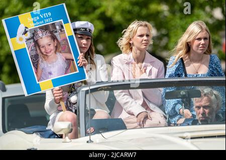 Abschlusstag vom Gymnasium im Stadtzentrum von Norrkoping. In vielen schwedischen Städten ist das Feiern und Paraden auf Lastwagenbetten eine Tradition. Stockfoto