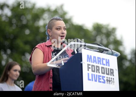 Washington, Usa. 11.. Juni 2022. Der Parkland-Überlebende X Gonzalez spricht am Samstag, den 11. Juni 2022, während einer Kundgebung gegen Waffengewalt in der National Mall in Washington, DC. Die Bewegung „Marsch um unser Leben“ begann nach den Dreharbeiten an der Marjory Stoneman Douglas High School in Parkland, Florida im Februar 2018. Nach den jüngsten Massenerschießungen in Buffalo, New York und Uvalde, Texas, fordern Aktivisten weiterhin den Kongress auf, Gesetze über Waffengewalt und Waffensicherheit auszuhandeln. Foto von Bonnie Cash/UPI Credit: UPI/Alamy Live News Stockfoto