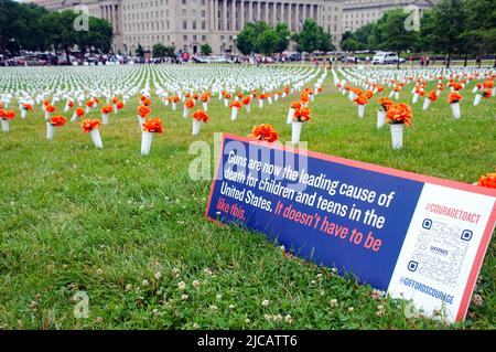 Washington DC, USA. 11. Juni 2022. Die Demonstranten nehmen an der Demonstration gegen Waffengewalt von March for our Lives Teil. Kirk Treakle/Alamy Live News. Stockfoto