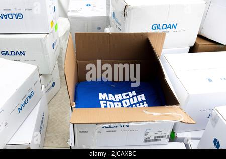 Kisten von March for Our Lives Shirts in Washington, DC am Samstag, 11. Juni 2022. Kredit: Julia Nikhinson/CNP Stockfoto