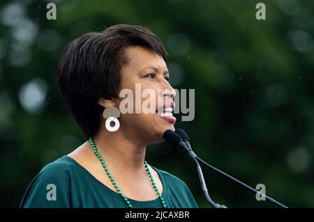 Bürgermeister Muriel Bowser (Demokrat des Distrikts von Columbia) spricht während des Marsches für unser Leben in Washington, DC am Samstag, dem 11. Juni 2022. Kredit: Julia Nikhinson/CNP Stockfoto