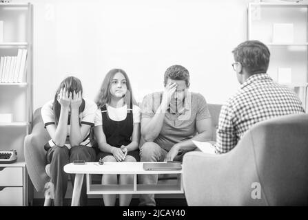 Traurige Vater Mutter und Kind bei der Familie Psychologe, Therapie Stockfoto