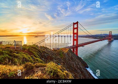 Sonnenaufgang an der Golden Gate Bridge in Kalifornien Stockfoto