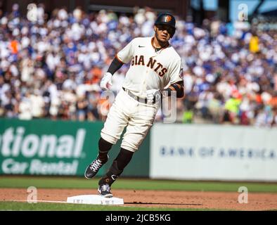 Juni 11 2022 San Francisco CA, USA San Francisco Shortstop Thaoro Estrada (39) trifft im zweiten Inning während des MLB-Spiels zwischen den Los Angeles Dodgers und den San Francisco Giants im Oracle Park San Francisco Calif. Thurman James/CSM einen Heimlauf Stockfoto