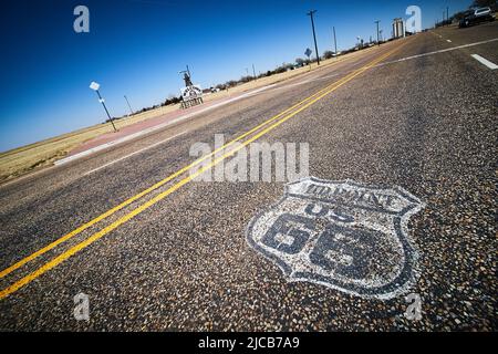 Route 66 ikonische Autobahn mit Mittelpunktmarkierung auf der Straße Stockfoto