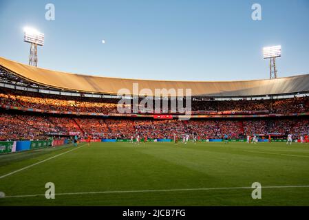 Rotterdam, Niederlande. 12.. Juni 2022. Eine allgemeine Ansicht des Feyenoord Stadions während des UEFA Nations League, League A, Group 4 Matches zwischen den Niederlanden und Polen im Feijenoord 'De Kuip' Stadium in Rotterdam, Niederlande am 11. Juni 2022 (Foto von Andrew SURMA/ Quelle: SIPA USA/Alamy Live News Stockfoto