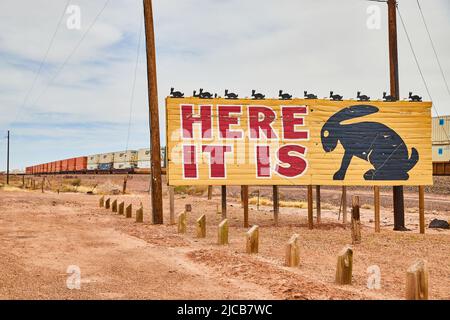 Route 66 Iconic Hier ist es Jack Rabbit Plakatwand Stockfoto