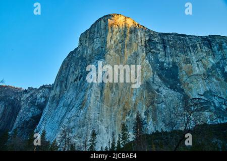 Sonnenaufgang auf den Klippen von El Capitan im Yosemite Stockfoto