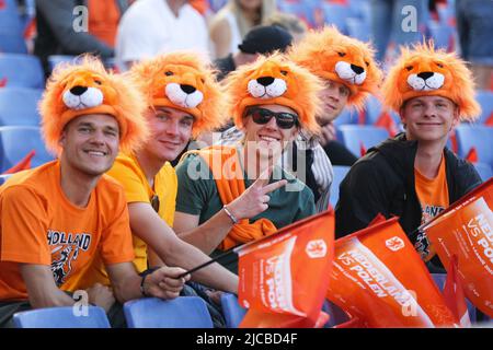 Rotterdam, Niederlande. 11.. Juni 2022. Fans der Niederlande reagieren vor der UEFA Nations League Ein Fußballspiel zwischen den Niederlanden und Polen in Rotterdam, Niederlande, am 11. Juni 2022. Quelle: Zheng Huansong/Xinhua/Alamy Live News Stockfoto