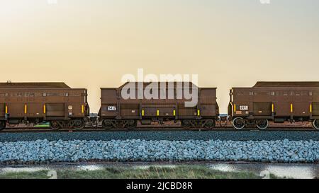 BHP Eisenerz Zug in Port Hedland, Westaustralien Stockfoto