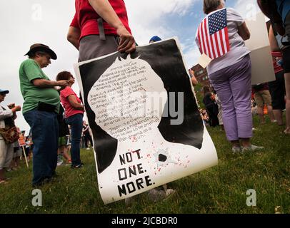 March for Our Lives 2022, Boston, MA, USA: Tausende versammelten sich am Ufer von Boston, als über 450 Demonstrationen gegen Waffengewalt in den USA stattfanden Stockfoto