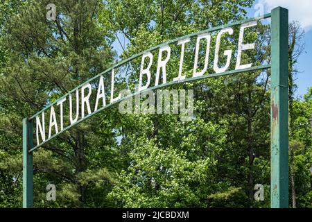 Eintritt zum Natural Bridge Park in Winston County, Alabama, Heimat der größten Naturbrücke östlich der Rockies. (USA) Stockfoto