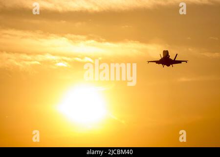 USPACOM, auf See. 27.. Mai 2022. Ein U.S. Marine Corps F-35B Lightning II Flugzeug mit Marine Fighter Attack Squadron (VMFA) 121 startet von dem amphibischen Angriffsschiff USS Tripoli (LHA 7), während er am 27. Mai 2022 unterwegs ist. Marines mit VMFA-121, die aus der Marine Corps Air Station Iwakuni, Japan, besteht, führen Flugoperationen zur Unterstützung eines freien und offenen Indo-Pazifik-Raums durch. Quelle: U.S. Marines/ZUMA Press Wire Service/ZUMAPRESS.com/Alamy Live News Stockfoto