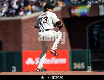 Juni 11 2022 San Francisco CA, USA San Francisco startet Pitcher Sam Long (73) auf dem Hügel während des MLB-Spiels zwischen den Los Angeles Dodgers und den San Francisco Giants im Oracle Park San Francisco Calif. Thurman James/CSM Stockfoto