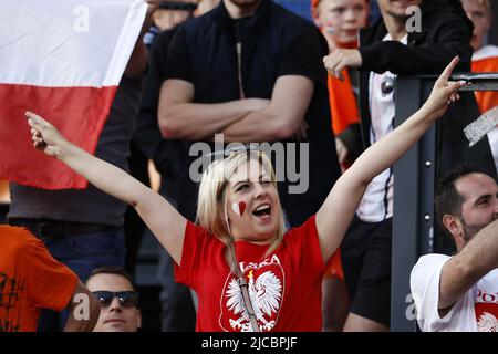 ROTTERDAM - eine polnische Unterstützerin während des Spiels der UEFA Nations League zwischen den Niederlanden und Polen im Feyenoord-Stadion am 11. Juni 2022 in Rotterdam, Niederlande. ANP MAURICE VAN STEEN Stockfoto