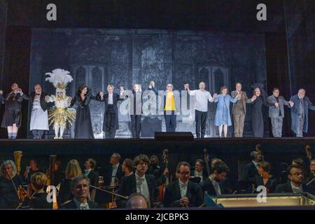 Vorhang-Ruf von Sängern und Orchester im Rosenkavalier, Nationaltheater, Oper München, Bayern, Deutschland. Stockfoto