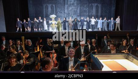 Vorhang-Ruf von Sängern und Orchester im Rosenkavalier, Nationaltheater, Oper München, Bayern, Deutschland. Stockfoto