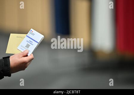 Illustration in einem Wahllokal.die Franzosen sind aufgerufen, am 12. Juni 2022 in Le Touquet, Frankreich, für die erste Runde der Parlamentswahlen zu stimmen. Foto von Eliot Blondt/ABACAPRESS.COM Stockfoto