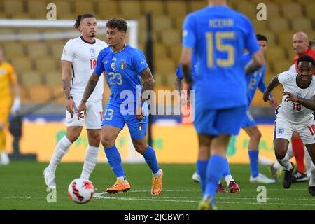 Salvatore Esposito (Italien) Raheem Sterling (England) während des UEFA UEFA Nations League 2022 2023-Spiels zwischen England 0-0 Italien im Molineux-Stadion am 11. Juni 2022 in Wolverhampton, England. Quelle: Maurizio Borsari/AFLO/Alamy Live News Stockfoto