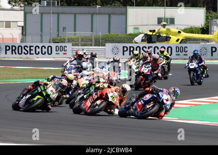 Start Rennen SBK während der Motul FIM Superbike Championship - Italienische Runde Sonntag Rennen während der World Superbikes - Circuit Pirelli Emilia-Romagna RO Stockfoto