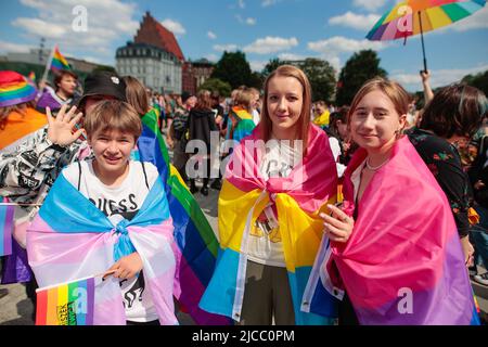 Breslau, Breslau, Polen. 11.. Juni 2022. Fast 20.000 Menschen nahmen am LGBT-marsch im Zentrum von Breslau Teil. Der Befehl wurde von der Polizei gehalten, und die Gegenveranstaltung bestand aus 10 Personen. (Bild: © Krzysztof Zatycki/ZUMA Press Wire) Stockfoto