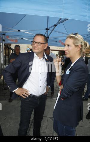 Tino Chrupalla und Alice Weidel beim Landratswahlkampf für Sebastian Wippel am Marienplatz. Görlitz, 11.06.2022 Stockfoto