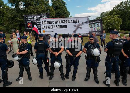 Breslau, Breslau, Polen. 11.. Juni 2022. Fast 20.000 Menschen nahmen am LGBT-marsch im Zentrum von Breslau Teil. Der Befehl wurde von der Polizei gehalten, und die Gegenveranstaltung bestand aus 10 Personen. (Bild: © Krzysztof Zatycki/ZUMA Press Wire) Stockfoto