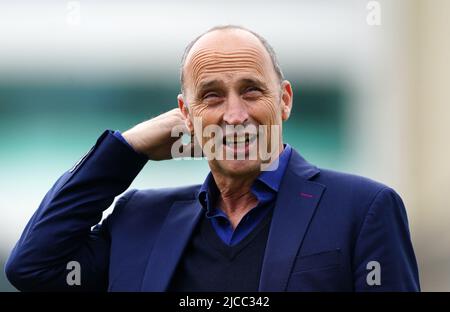 Moderator Nasser Hussain während des dritten Tages des zweiten Spiels der LV= Insurance Test Series in Trent Bridge, Nottingham. Bilddatum: Sonntag, 12. Juni 2022. Stockfoto