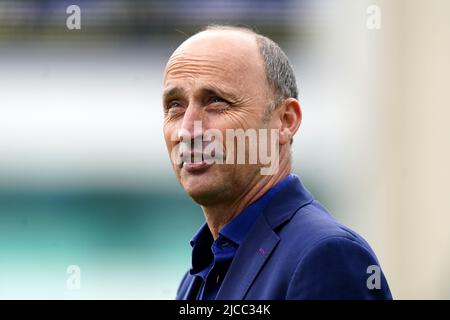 Moderator Nasser Hussain während des dritten Tages des zweiten Spiels der LV= Insurance Test Series in Trent Bridge, Nottingham. Bilddatum: Sonntag, 12. Juni 2022. Stockfoto