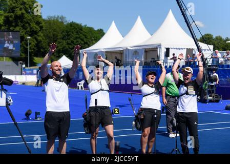 Rekurve Women Team Germany mit Katharina Bauer, Michelle Kroppen und Charline Schwarz nach dem Gewinn von Gold und der Europameisterschaft 2022 während der Europameisterschaft im Bogenschießen 2022 im Rekurve-Finale in der Theresienwiese, München. Sven Beyrich/SPP Stockfoto