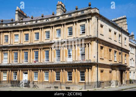 The Circus (Detail) ein historischer Ring großer Stadthäuser in Bath, Somerset, England. Stockfoto