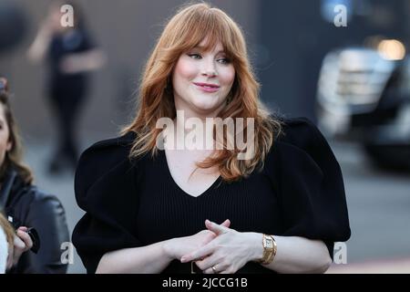 UNIVERSAL CITY, LOS ANGELES, KALIFORNIEN, USA - 11. JUNI: Die amerikanische Schauspielerin Bryce Dallas Howard kommt bei der Charlize Theron Africa Outreach Project (CTAOP) 2022 Summer Block Party an, die am 11. Juni 2022 in Universal City, Los Angeles, Kalifornien, USA, in den Universal Studios stattfand. (Foto von Xavier Collin/Image Press Agency) Stockfoto