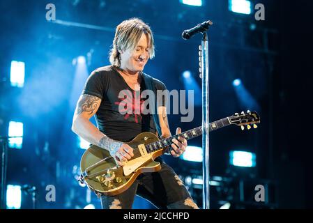 Keith Urban tritt am 1. Tag des CMA Fest 2022 im Nissan Stadium am 09. Juni 2022 in Nashville, Tennesse, auf. Foto: Amiee Stubbs/imageSPACE/Sipa USA Stockfoto