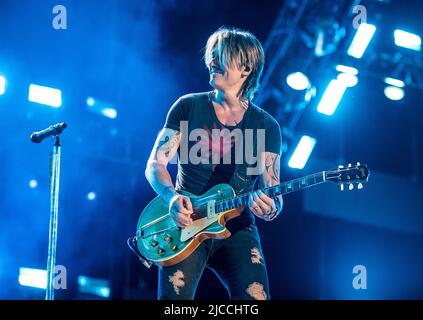 Keith Urban tritt am 1. Tag des CMA Fest 2022 im Nissan Stadium am 09. Juni 2022 in Nashville, Tennesse, auf. Foto: Amiee Stubbs/imageSPACE/Sipa USA Stockfoto